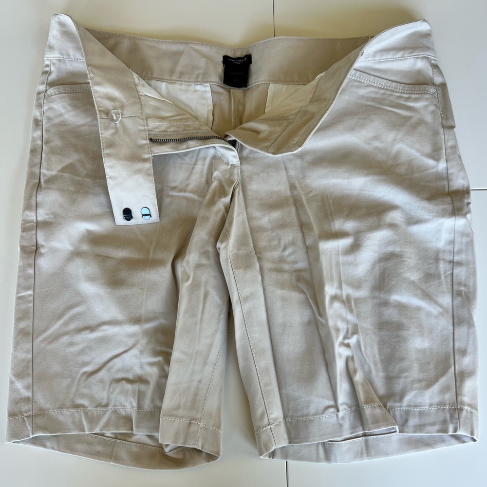 Ann Taylor Size 12 Khaki Signature Shorts